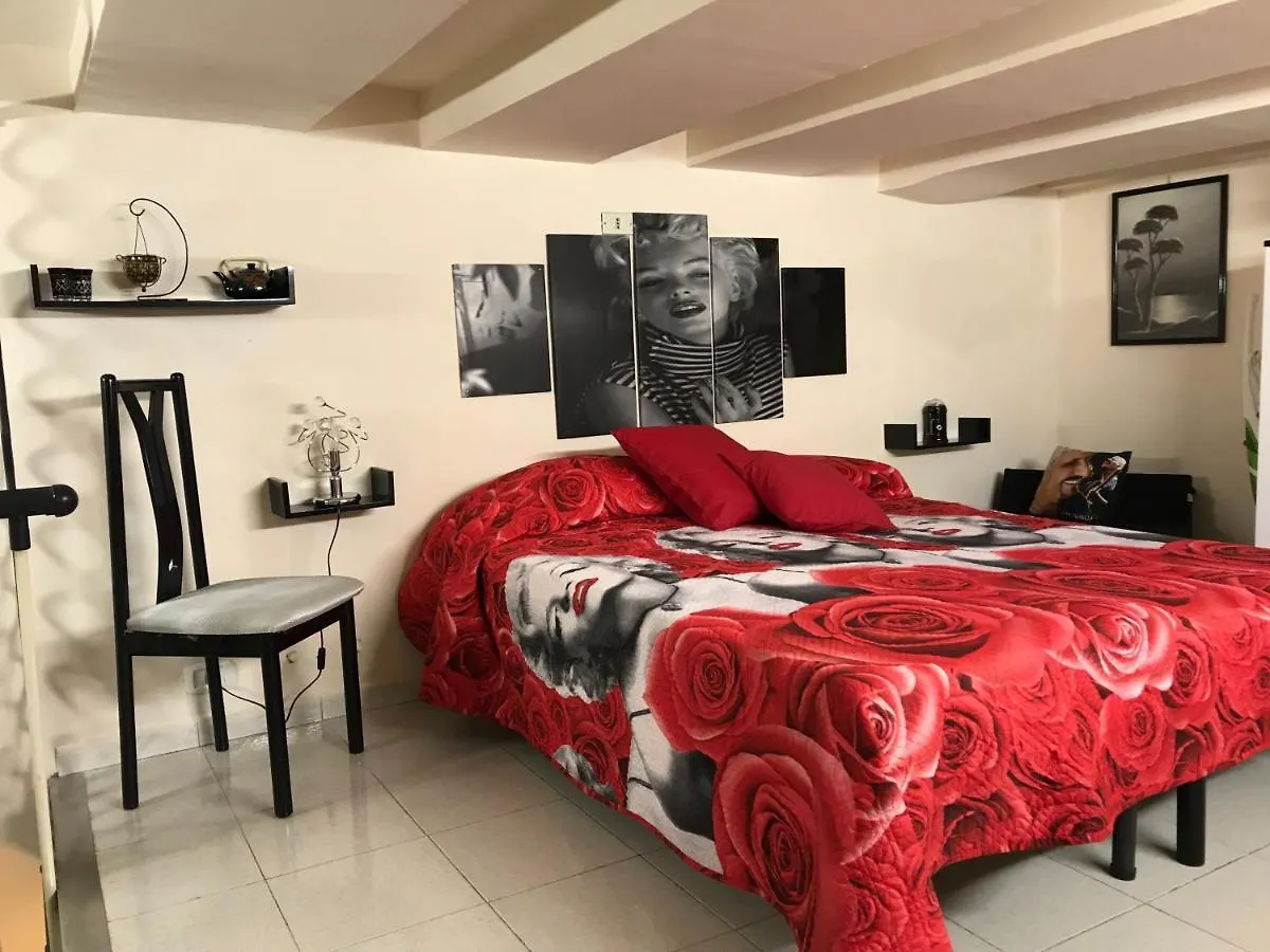 Lucy Hostel Neapel Italien